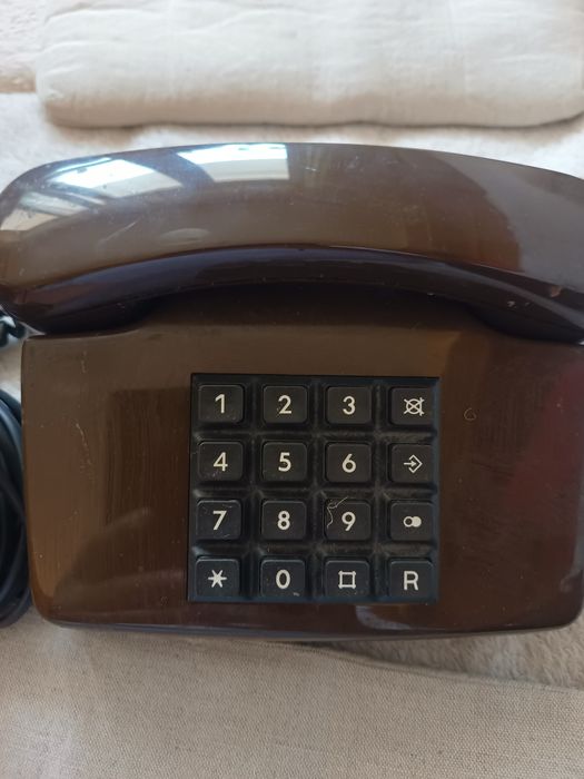Sprzedam telefon stacjonarny.