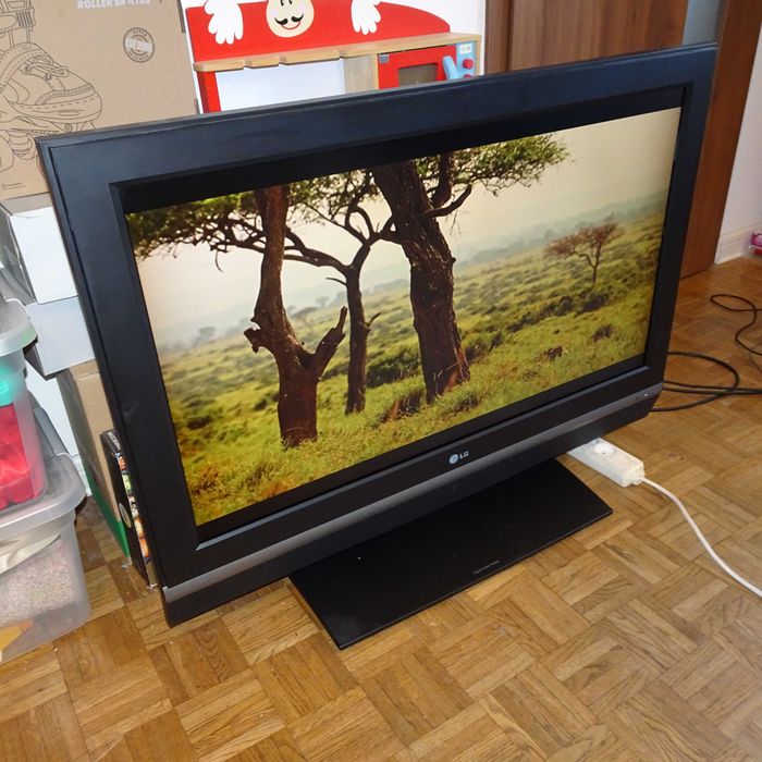 Telewizor LG model 37LE2R 37"
