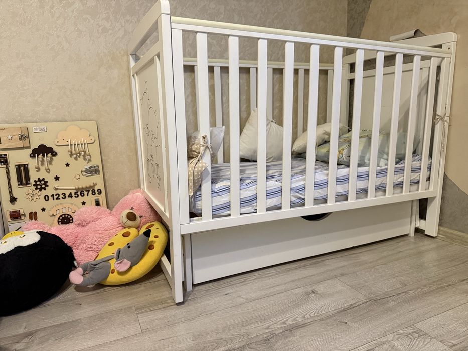 Дитяча кроватка в хорошому стані.