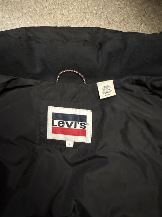 Куртка,пуховик Levis