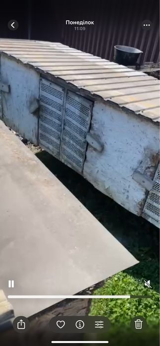 Два кролятники, металева основа
