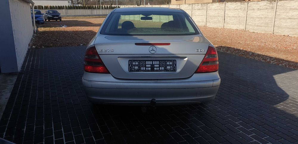 Mercedes w 211 OM647 2,7 cdi wszystkie części Silnik blacha środek