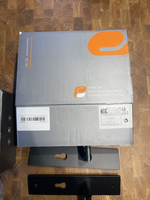 Fechadura preta, imponente e elegante