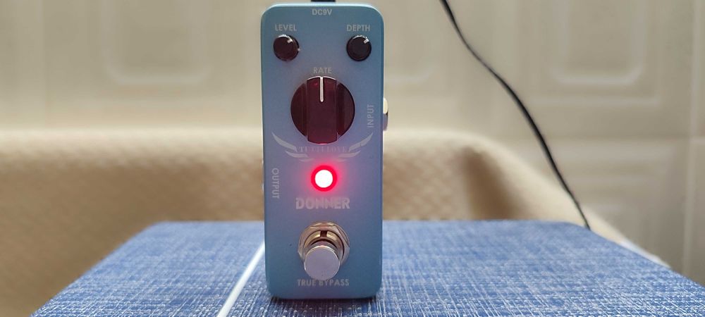2 pedais - Soldano SLO Super Lead Overdrive - edição limitada purple + Donner Chorus Tutti Love = Boss CE-2 _ Mooer Ensemble King