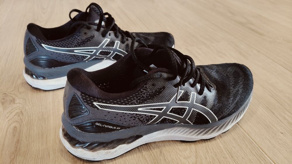 ASICS Gel-Nimbus 23 do biegania r. 39-40.