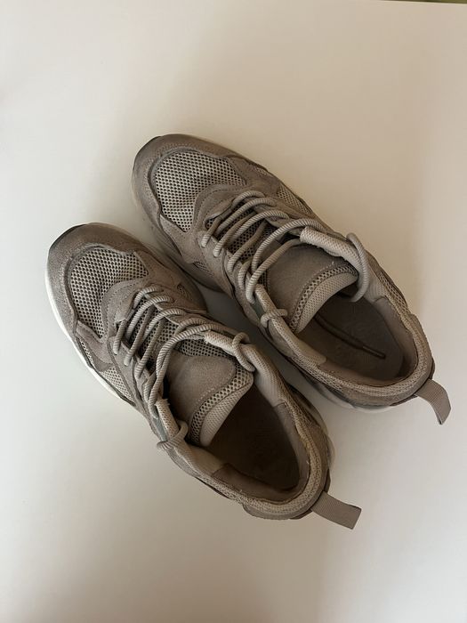 Кросівки reserved