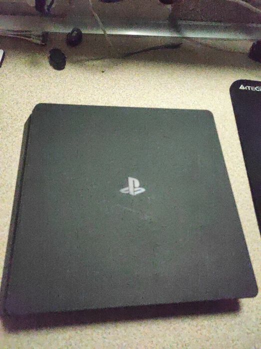 Sony PlayStation 4 Slim 1TB + 2 геймпада + игры
Продаю PS4 Slim на