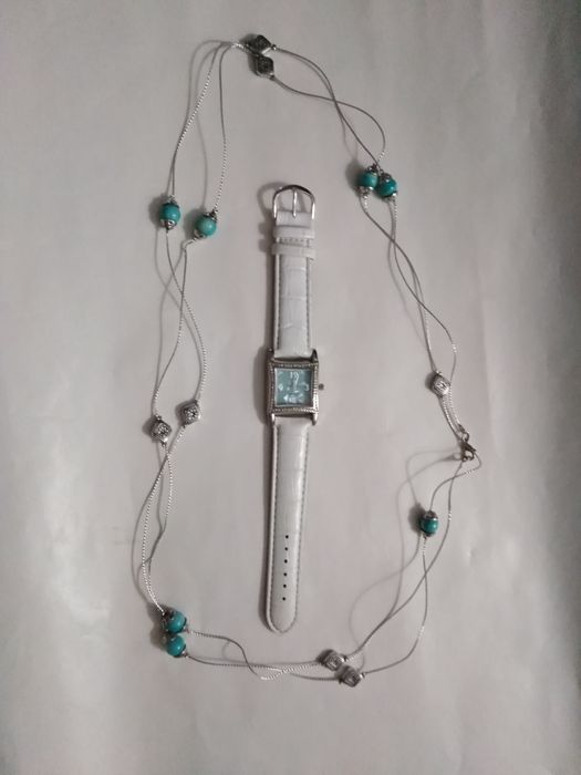 DIA DOS NAMORADOS - Conjunto relógio de pulso e fio de senhora, NOVOS.