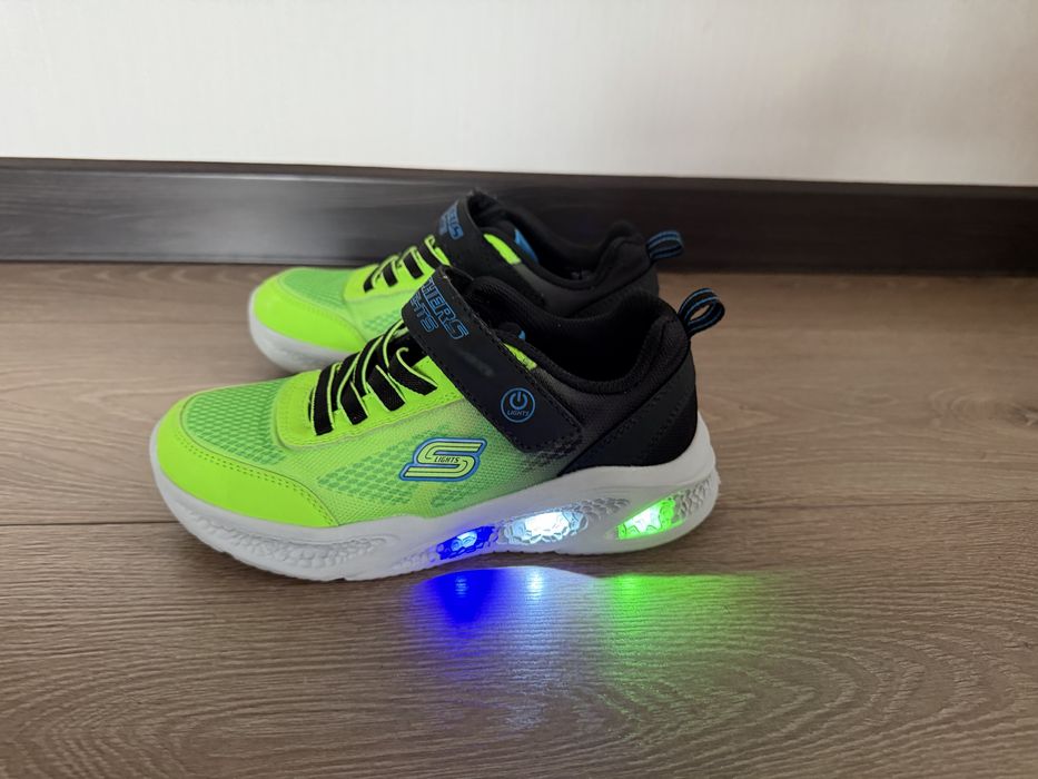 Кросівки дитячі Skechers 33 розмір