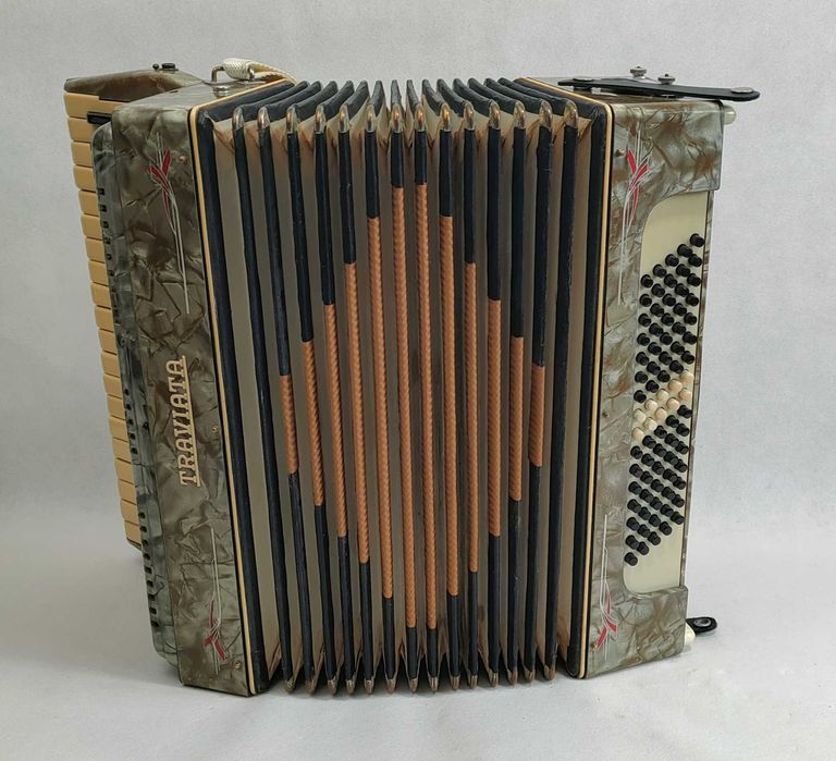 Akordeon Traviata 80 Basów