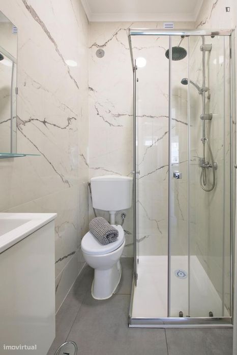 Quarto - localizado em Benfica Lisbon