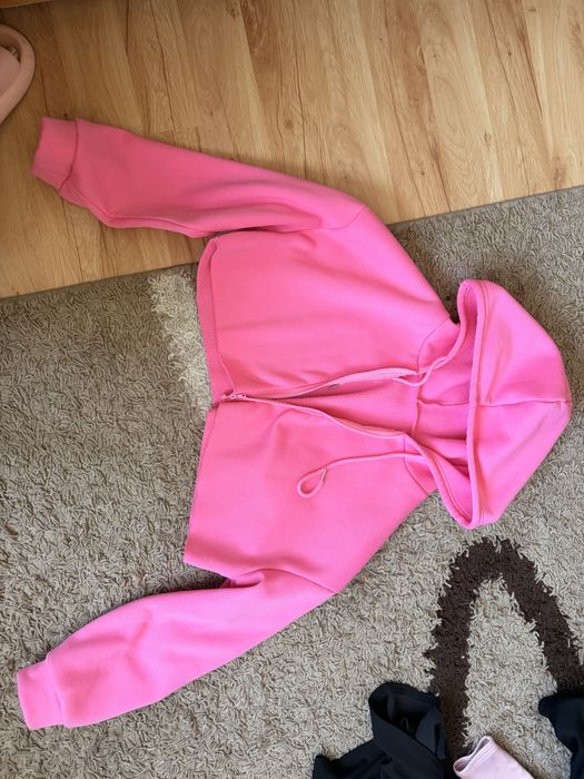Neonowa Różowa Bluza Cropped z Kapturem