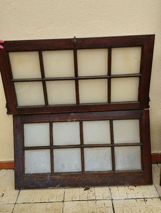 Porta e janelas de madeira exótica (sucupira)