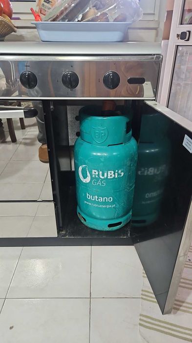 Fogão a gás em bom estado