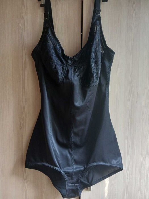 Коригуюче боді утяжка Naturana eu 100E uk 44DD