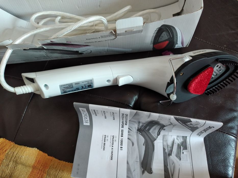 Escova de engomar a vapor nova