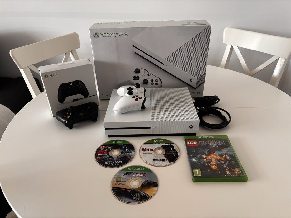 Xbox One S 1TB – 2 pady + gry + oryginalne pudełko