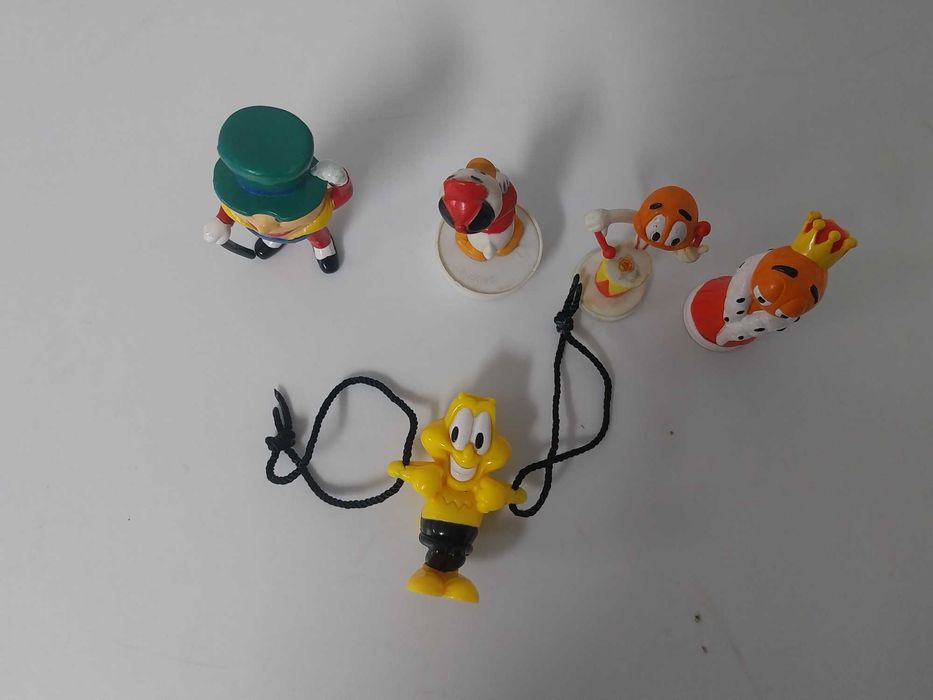 Diversos brinquedos chupa chups e outros