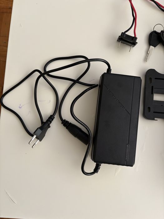 Bateria litio 52V 40bms nova + Carregador 58.8V 5A Novo