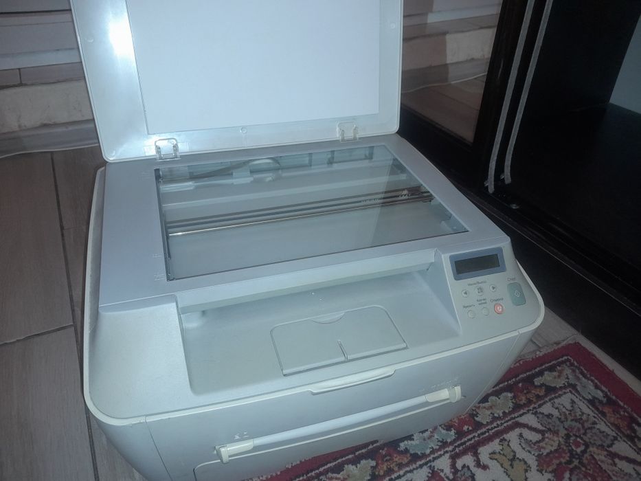 Продам то что на фото Samsung scx-4100