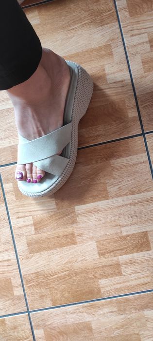 Klapki Zara na platformie