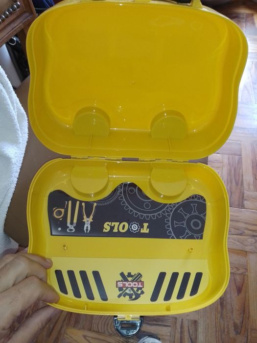 Caixa Tools C/Rodinhas vazia Amarela P/Brincar10E-MantaP/Bébe3EDesde2E