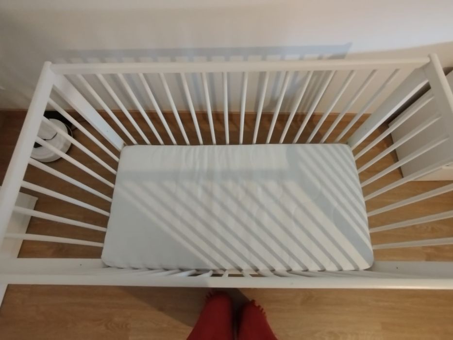 Berço IKEA GULLIVER + colchão KRUMMELUR + revestimento LENAST