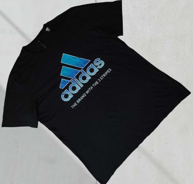 Стильная мужская футболка от adidas в отличном состоянии р.М