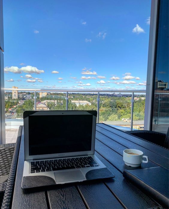 Оренда розважального комплексу з басейном на даху