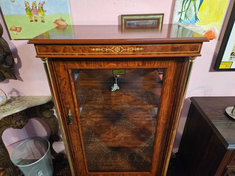 Cristaleira - Algumas marcas de uso