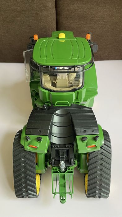 Іграшка Bruder Трактор John Deere 9620RX на гусеницях