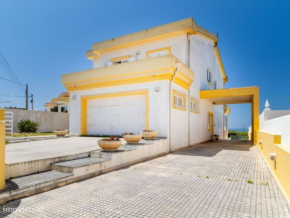 Moradia exclusiva com vista mar deslumbrante, piscina e localização...