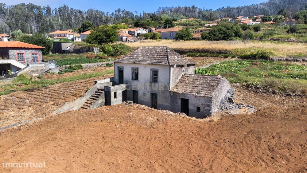 Moradia em Ruína com 1.000 m² de Terreno | Maloeira, Calheta