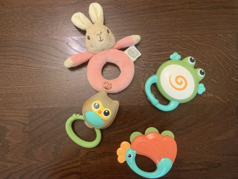 Погримушки, іграшки для немовлят