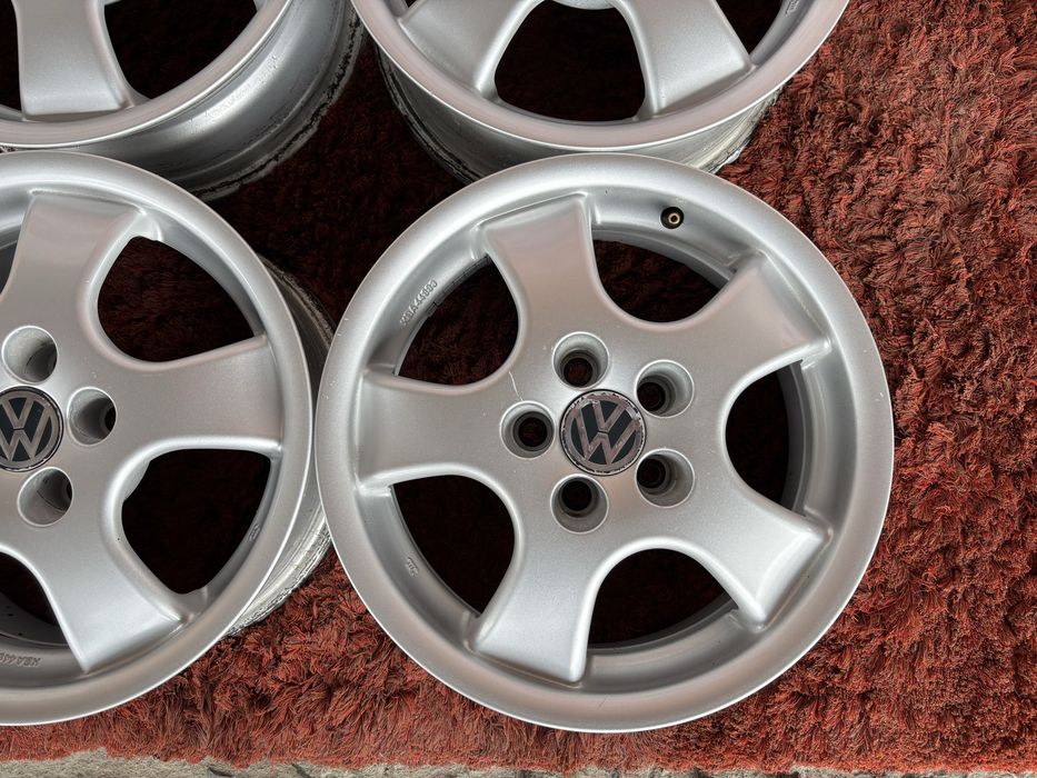 Volkswagen Golf Bora Skoda Octavia Fabia Seat R15 5x100