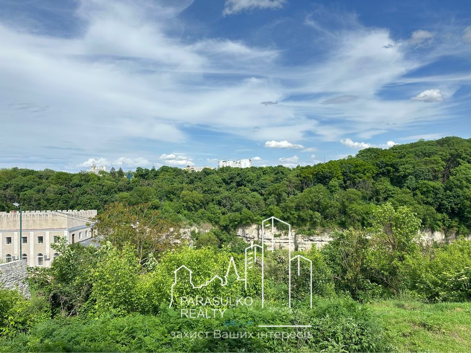 Продам просторий будинок в ексклюзивному місці!