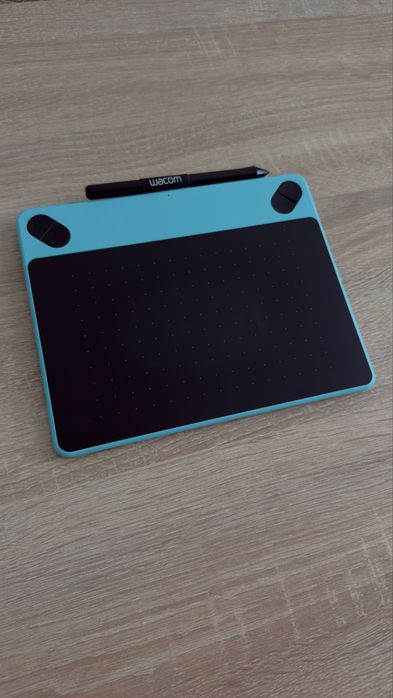 Графічний планшет Wacom Intuos Small (Pen & Touch), модель CTH-490
