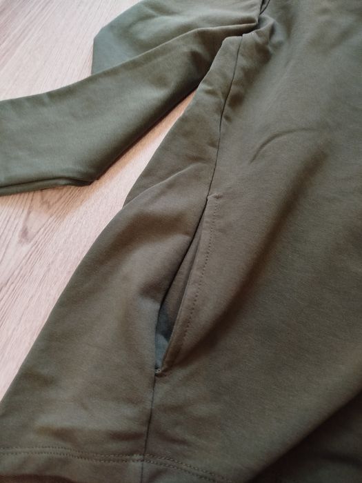 Sweter z dłuższym tyłem i ¾ rękawem