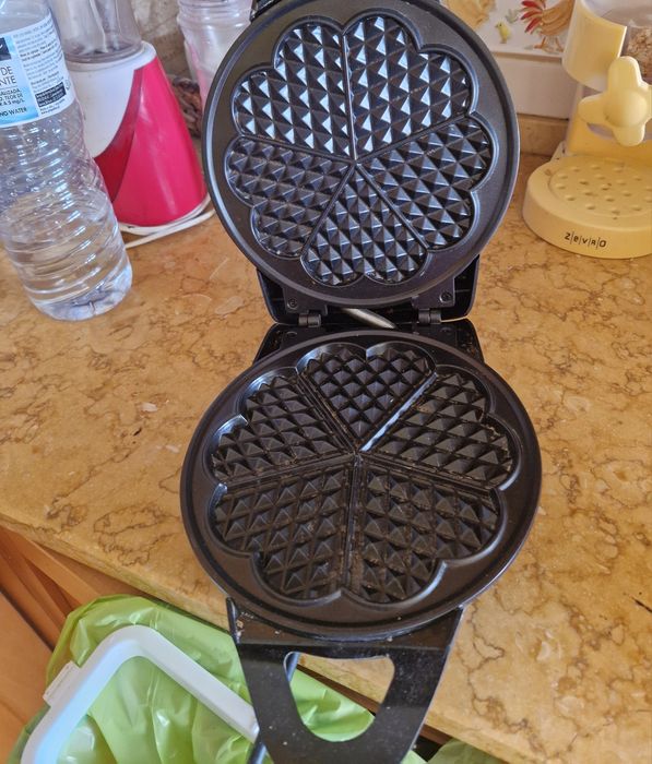 Maquina de waffles praticamente nova