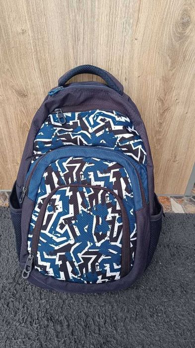 Продаются школьные рюкзаки