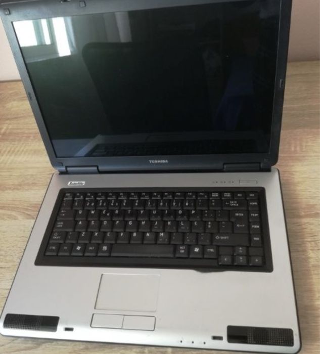 Vendo portátil toshiba L40 para peças