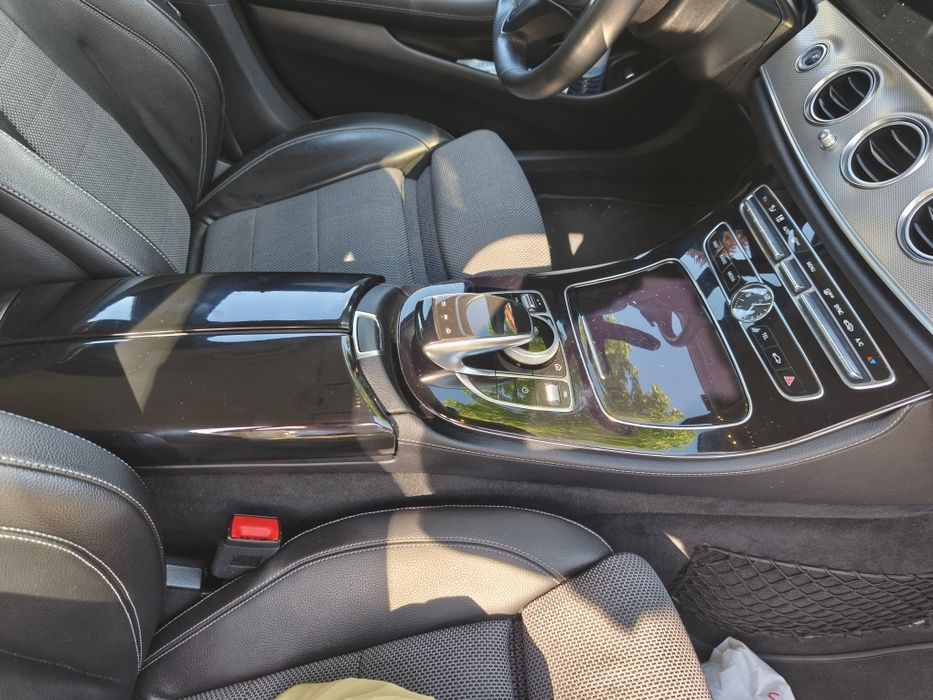 Mercedes E W 213 assessório consola central  acabamento das tampas porta objetos . Fácil aplicação !