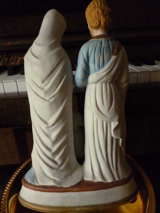 Stara figurka religijna Swietej rodziny