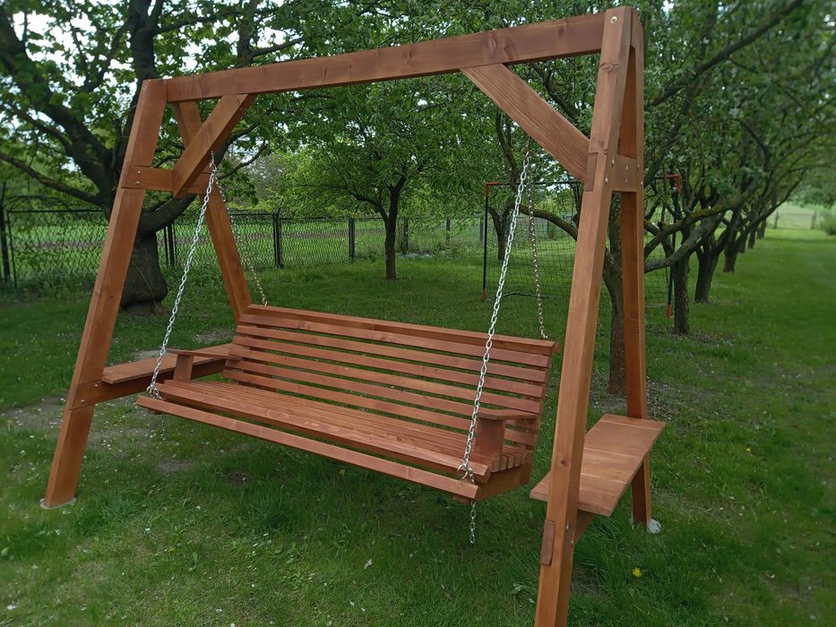 Huśtawka ogrodowa drewniana