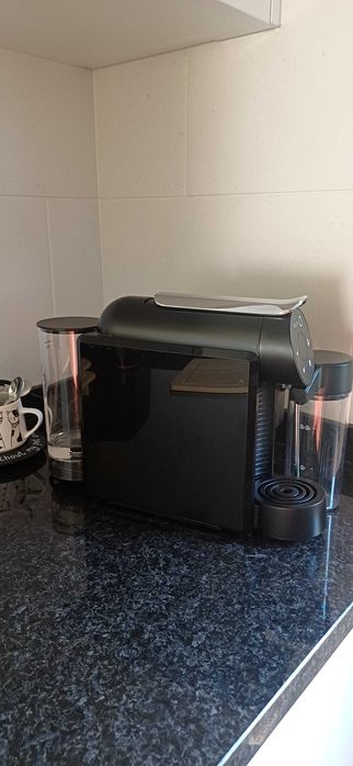 Vendo máquina de café delta q mini milk qool com apenas 3 meses de utilização com garantia