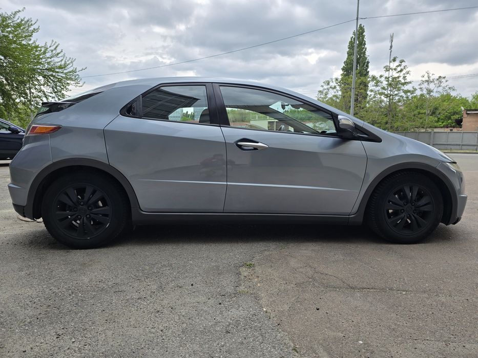 Продам Honda Civic 5D