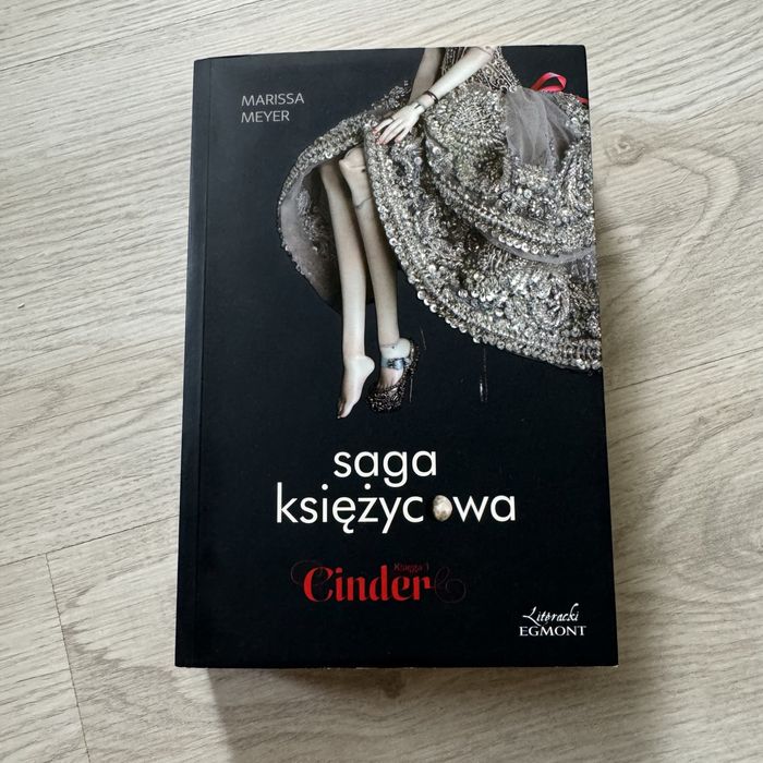 Książka fantastyka Saga księżycowa Cinder Marissa Meyer