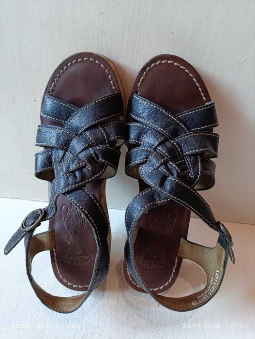 sandały skórzane Fly London