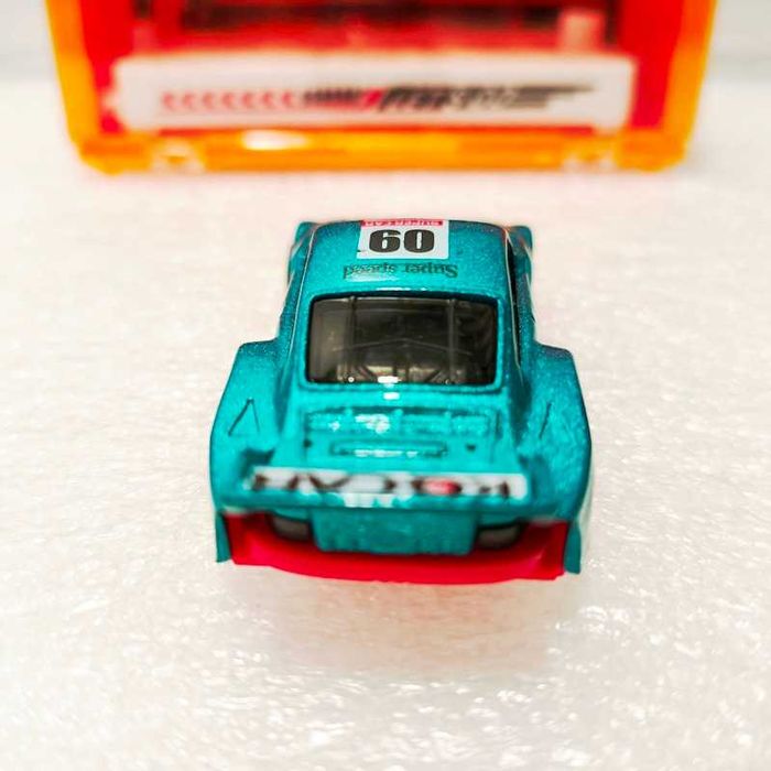 Miniatura réplica de Porsche 935 com contentor desmontável