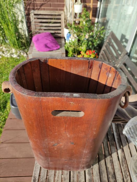 Chapeleiro em madeira